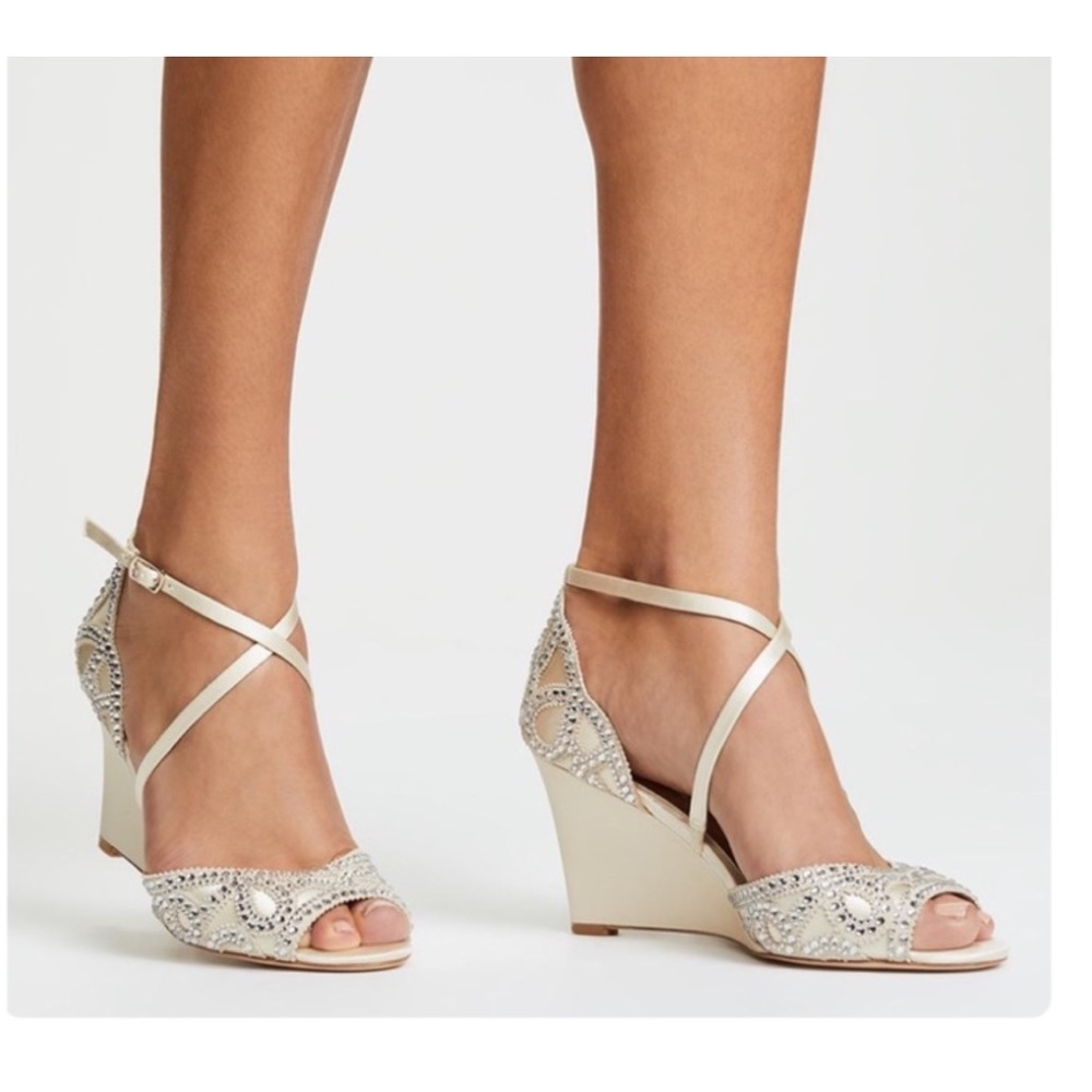 Badgley Mischka Womens Satin Open Toe Wedge Heel Size 5.5